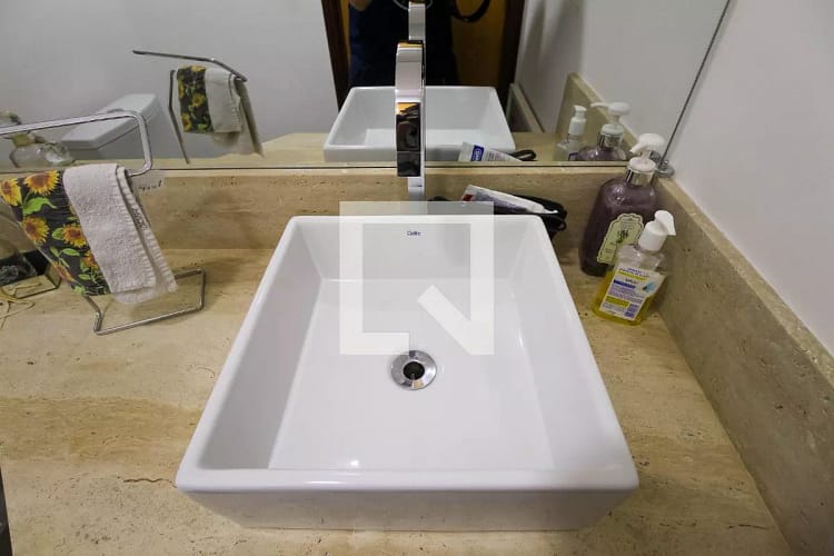 893720606-47.2426033647864761sala7