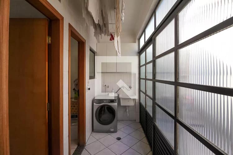 893720606-677.18054588394384areadeserv1